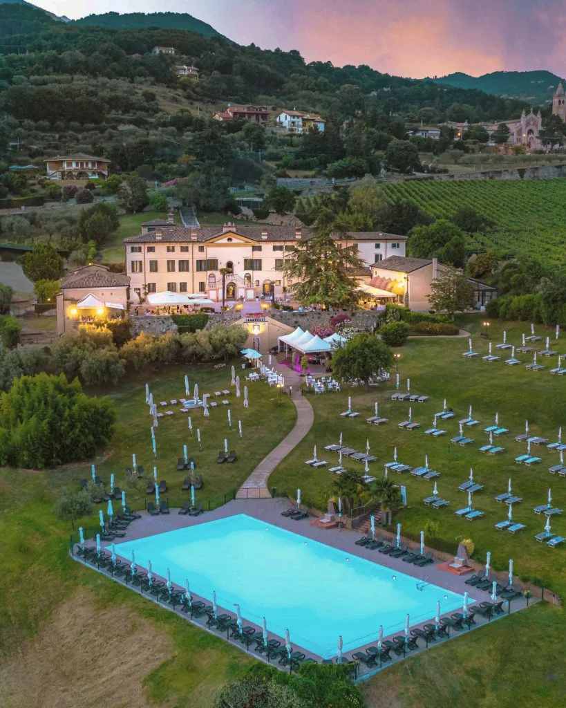 Hochzeit am Gardasee - Die besten Locations für Ihre Traumhochzeit in Italien 6 piscina dall alto 1 • 6