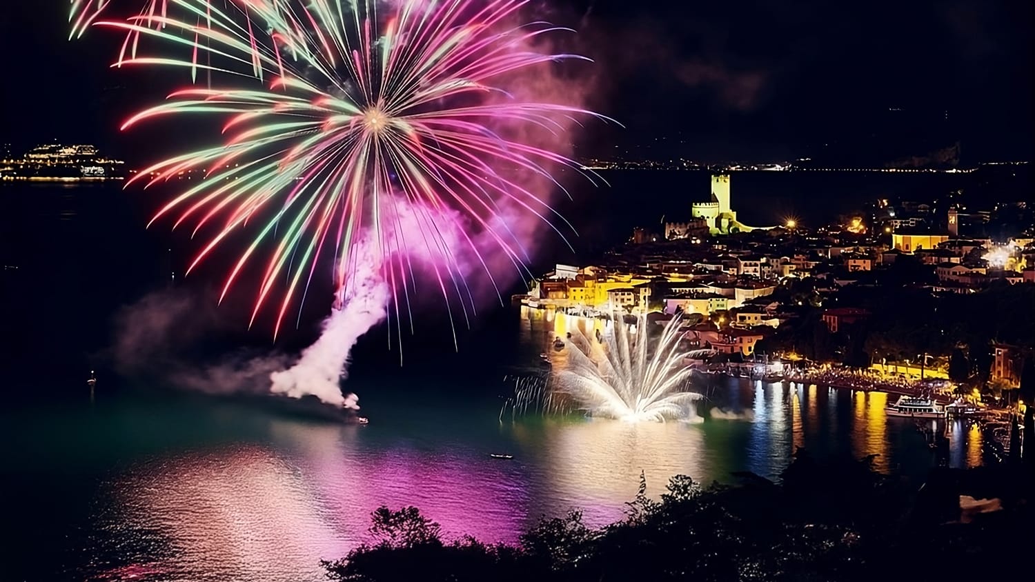 Fireworks-lake-garda-new-years-eve-silverster-am-gardasee-villa-cariola