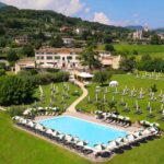 Piscina-estate-aggiornata-nuovi-ombrelloni